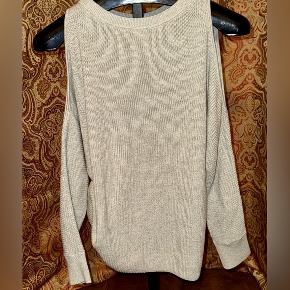 Loft Off the Shoulder Gray Sweater Size M - Picture 4 of 4